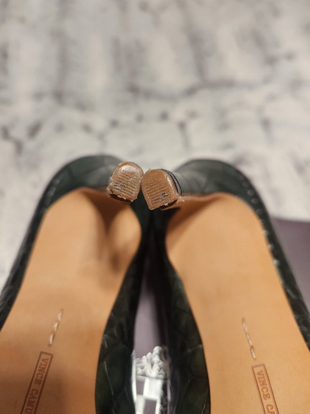 Vince Camuto Savilla Dark Green Croco Embossed Pumps Heels Size 8.5M - Picture 6 of 7